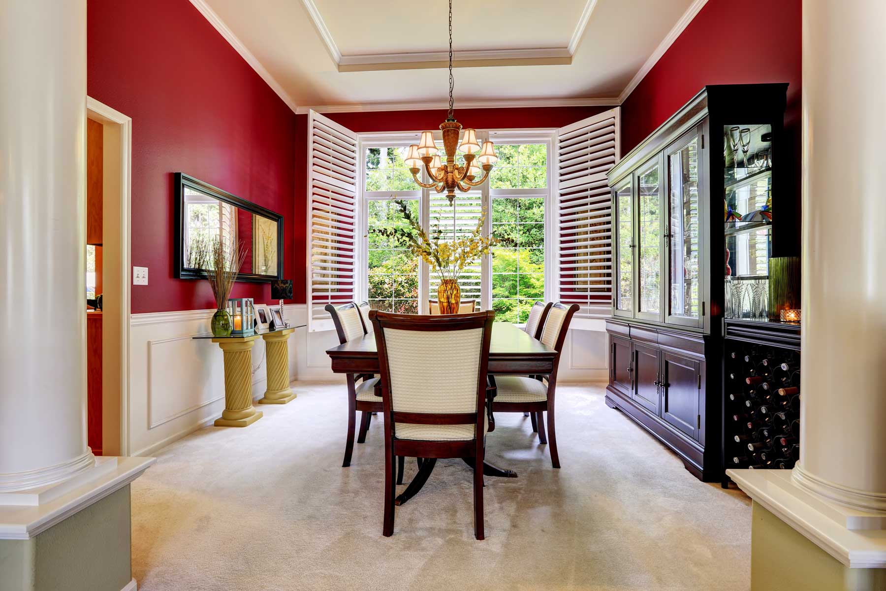 Red luxury dining room